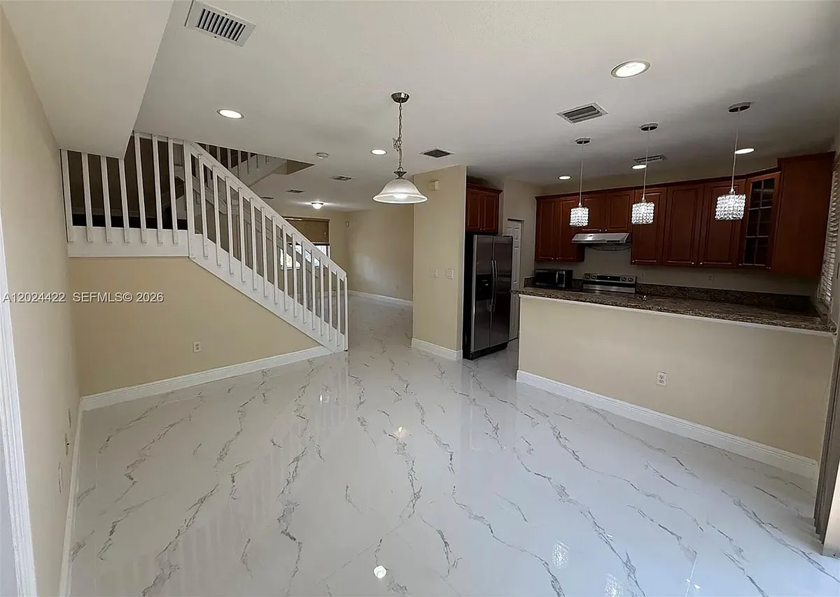 Building Photo - 6542 Hidden Cove Dr #4