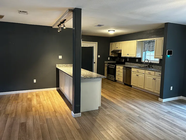 1005 Nichols St — Photo 11