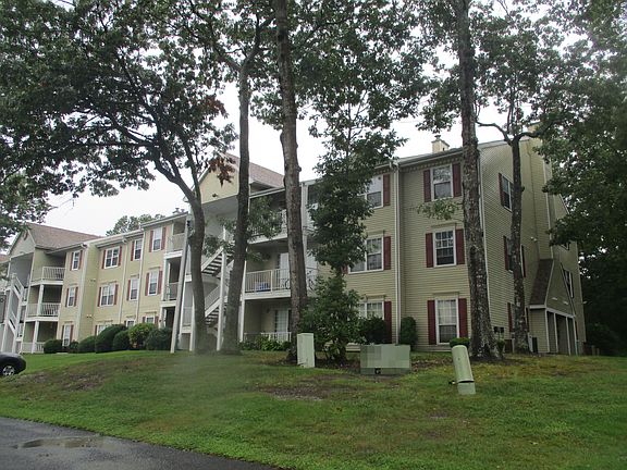 3rd image of 130 Iroquois Dr #22