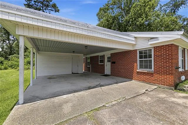 4 bed, 2.5 bath, 2333 sqft, $1,600 — Photo 4