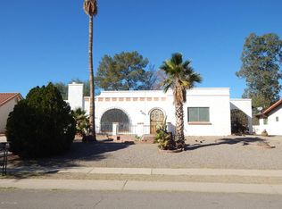 933 N Abrego Dr, Green Valley, AZ 85614