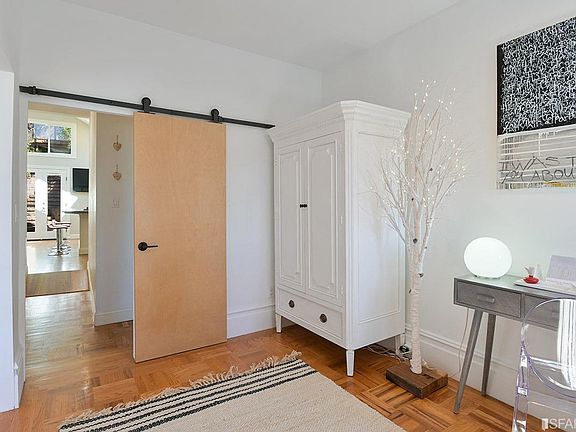 5th image of 33 Gladys St