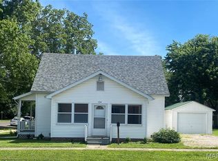 224 Vine St, Greenville, IL 62246