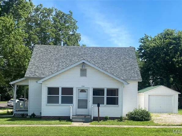 224 Vine St, Greenville, IL 62246
