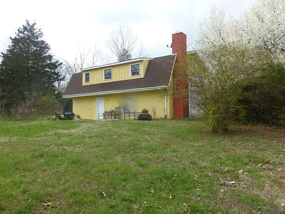2nd image of 804 Sugarloaf Ln