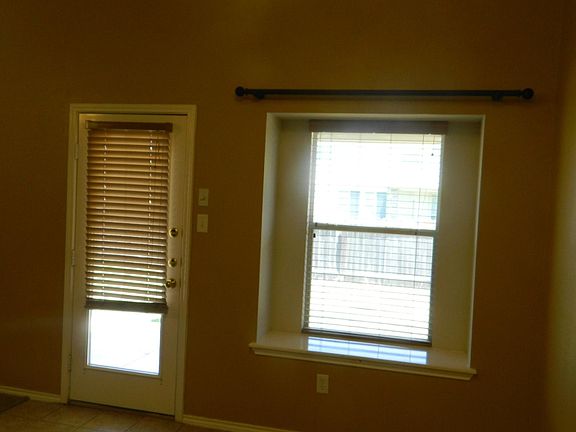 5th image of 5203 Golden Gate Dr