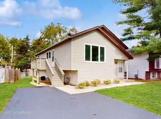 532 Golfview Dr, Round Lake Beach, IL