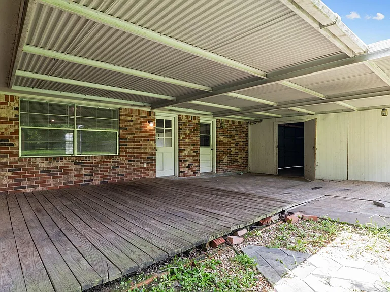 120 Texas Ave — Photo 31