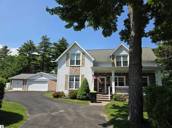 702 W Washington St, East Tawas, MI 48730