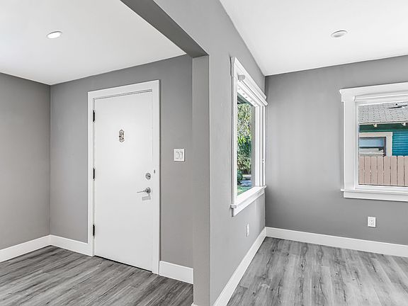 3rd image of 2914 E 5th St #2914