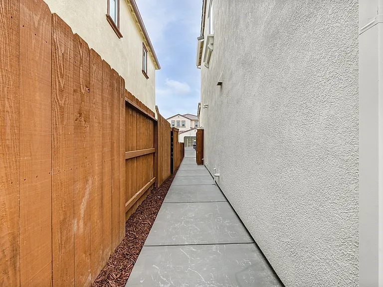 4025 Trinity Alps Way — Photo 38