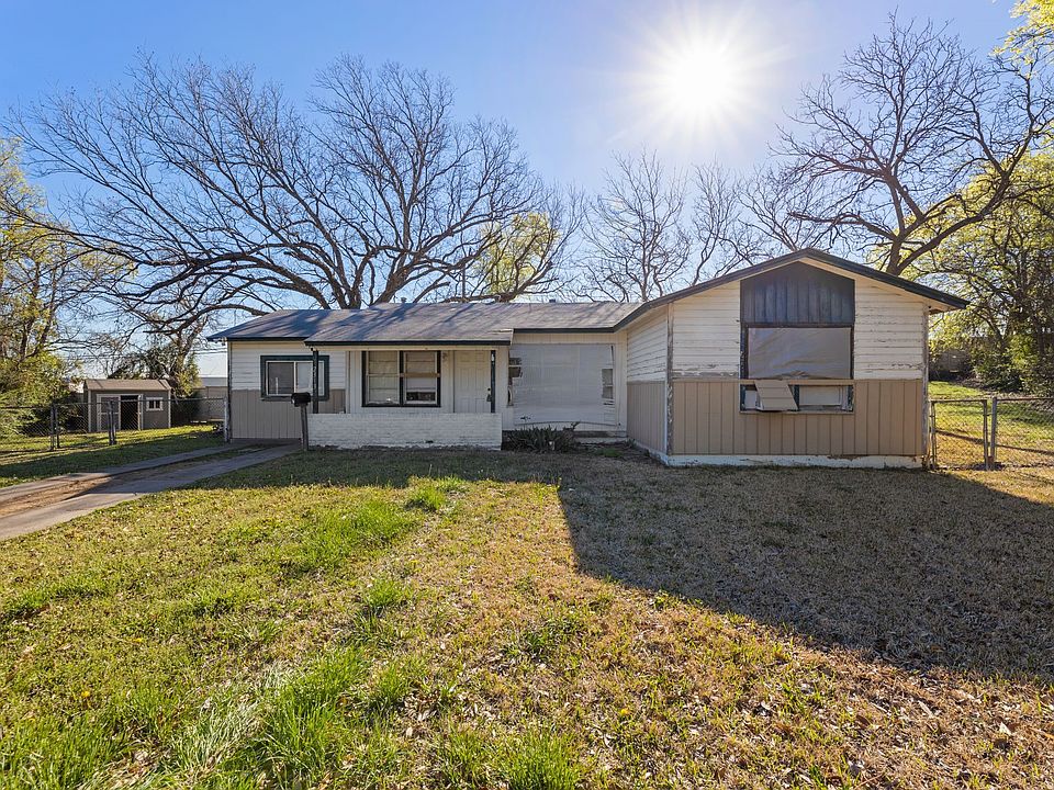 1st image of 2313 Sharlis Cir