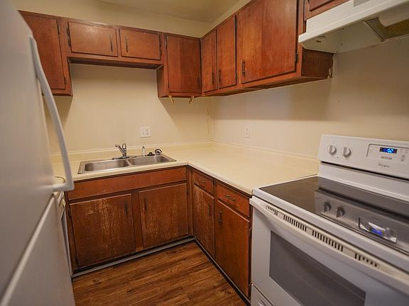 3rd image of 2325 W Pensacola St APT 223