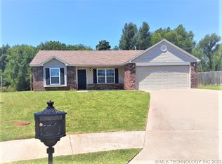 1112 SE 22nd St, Pryor, OK 74361