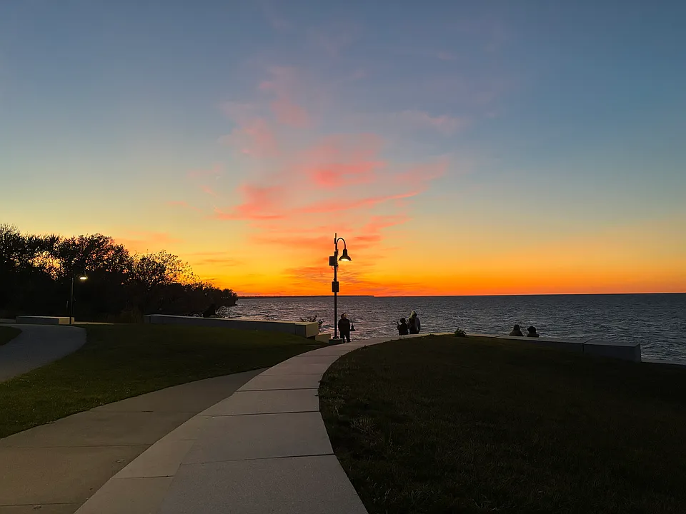 Near Lakewood Park and near other parks, Rocky River Reservation - Metroparks, hiking and biking trails, and 8 miles from downtown Cleveland.