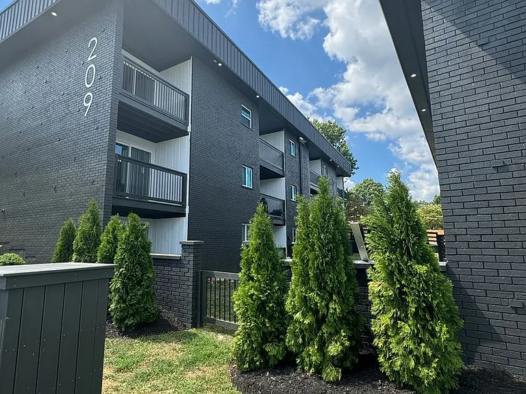 209 Lakeshore Dr — Photo 19