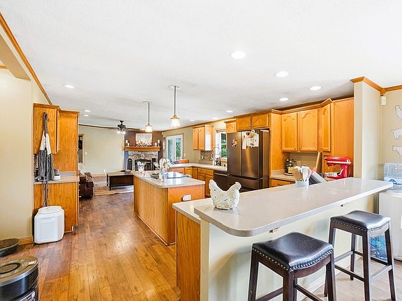 3rd image of 3391 Powers Rd