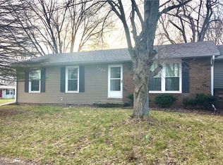 2120 Vinewood Dr, Columbus, IN 47203