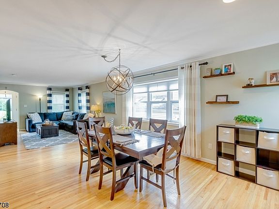 5th image of 17 Stony Hill Pl