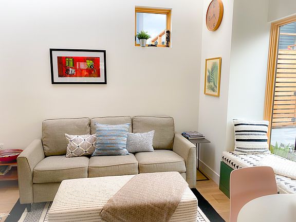 3rd image of 5579 Taft Ave