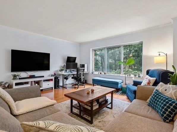 22 Chestnut Pl APT 103, Brookline, MA 02445