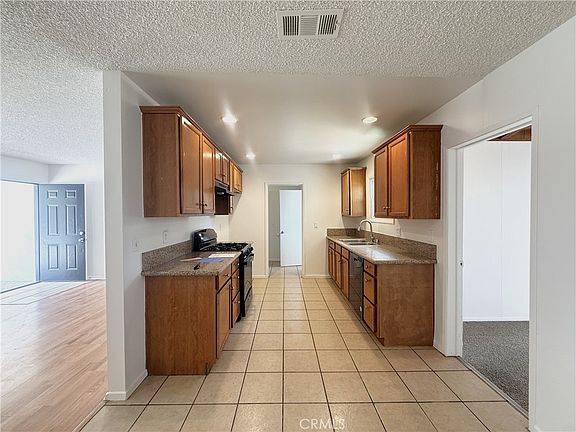 5th image of 490 Avignon Ct