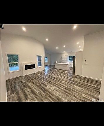 4th image of 338 Canal Dr SE