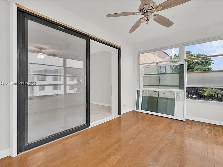 9355 SW 8th St #425 — Photo 11
