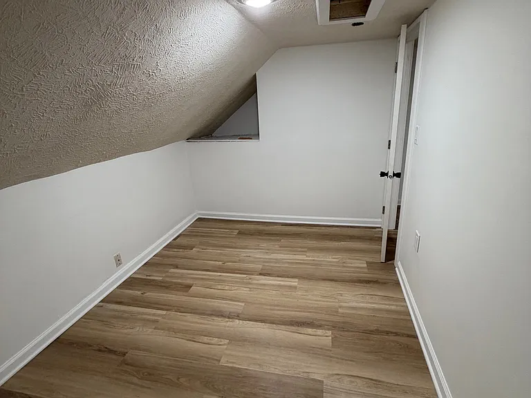 1305 Avenue C — Photo 9