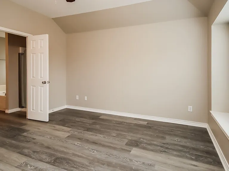 1420 Castlegar Ln — Photo 10
