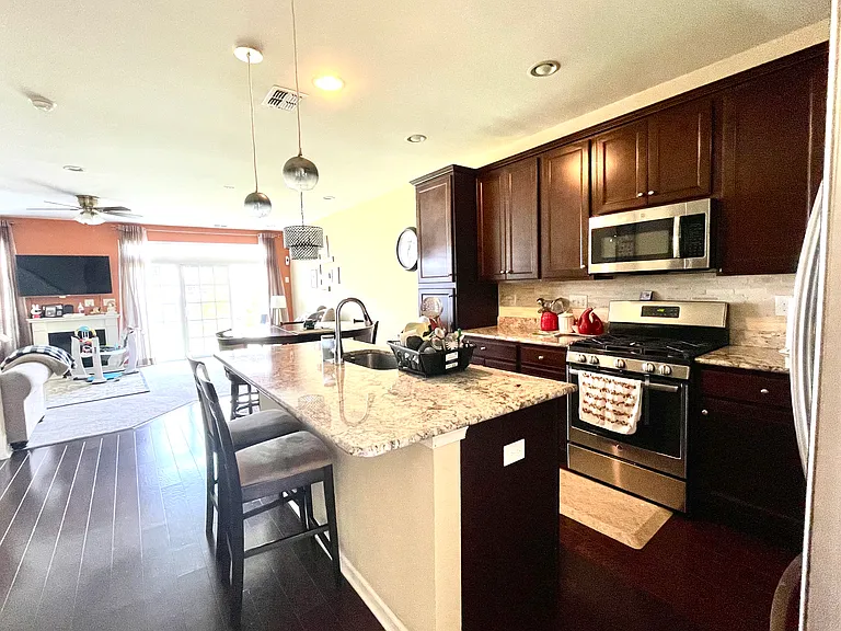 4 Bauer Ln — Photo 4