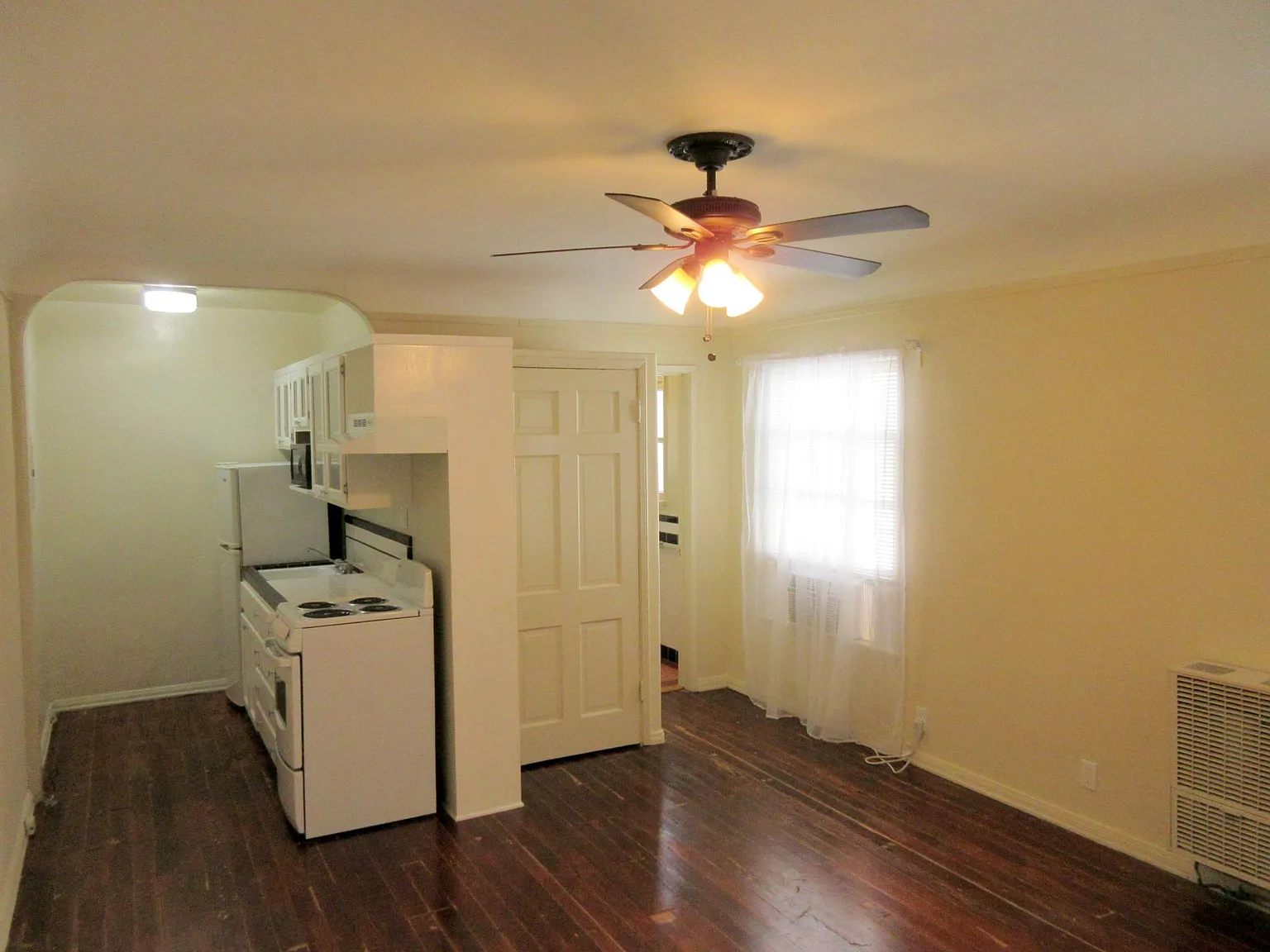 Studio, 400 sqft, $1,495 — Photo 3
