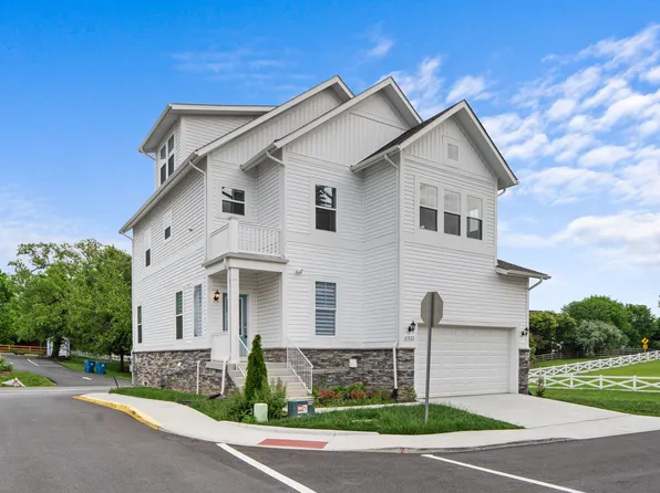 43822 Jenkins Ln, Ashburn, VA 20147