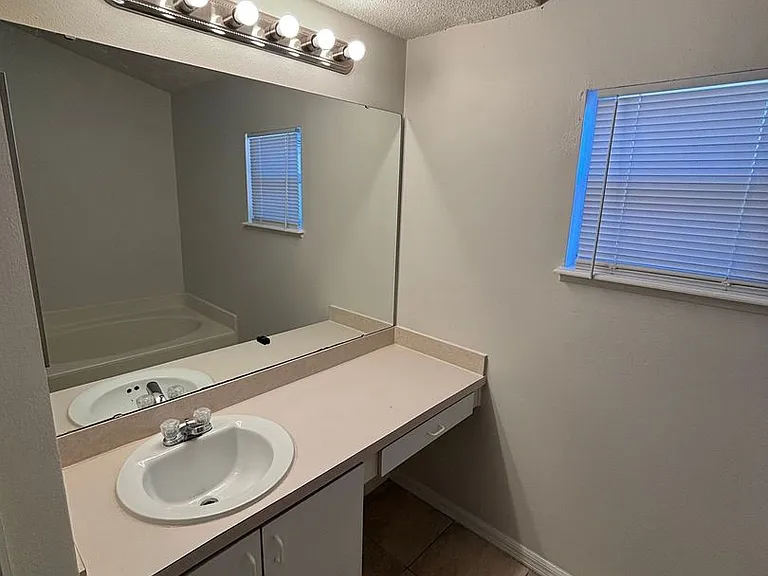 205 Churchill Ct — Photo 19