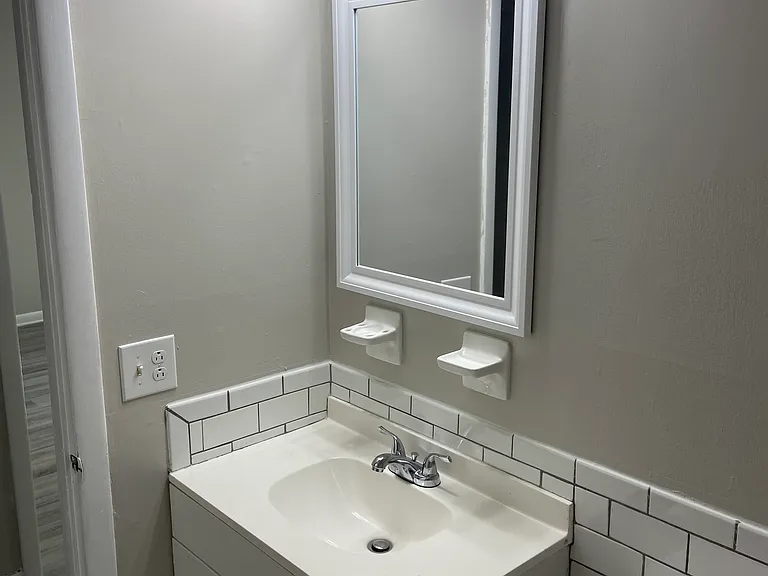 405 E Cedar St — Photo 8