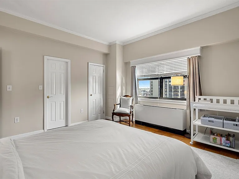 2 Hawthorne Pl #17M — Photo 19