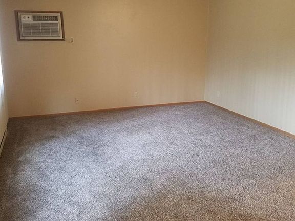 4th image of 1108 Dutchman Dr #1