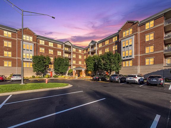 2nd image of 101 Pointe Dr Unit 109