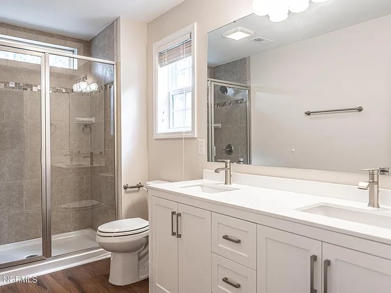 545 N Saylor St — Photo 14