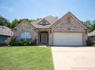 7920 E 27th Pl, Tulsa, OK 74129