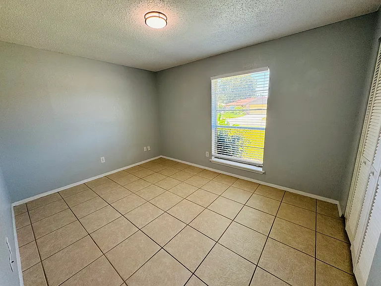 214 Portsmouth Dr — Photo 31