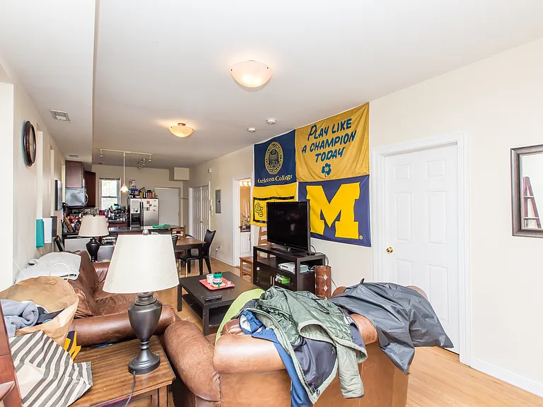 1621 N Honore St #3R — Photo 10