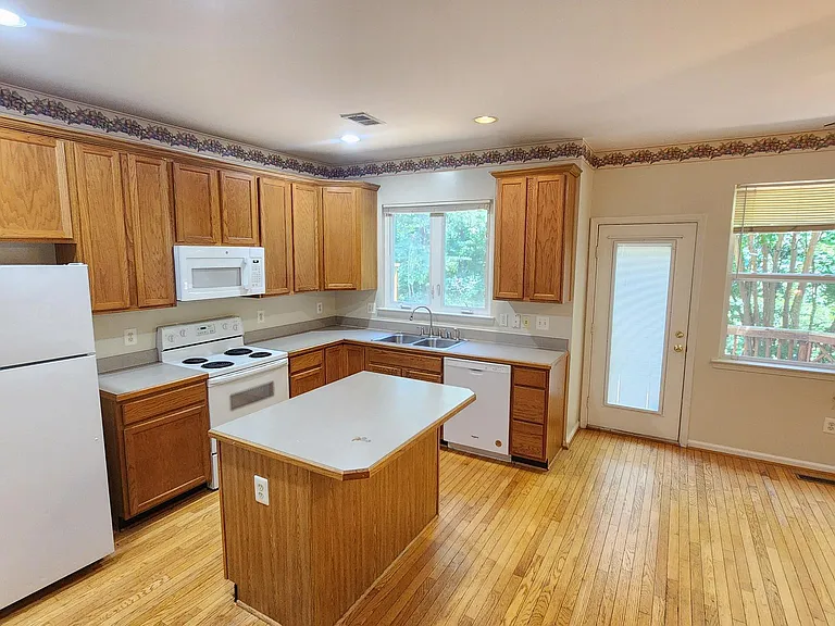 7719 Sullivan Cir — Photo 11