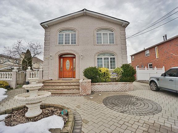 2nd image of 160 Sommer Ave