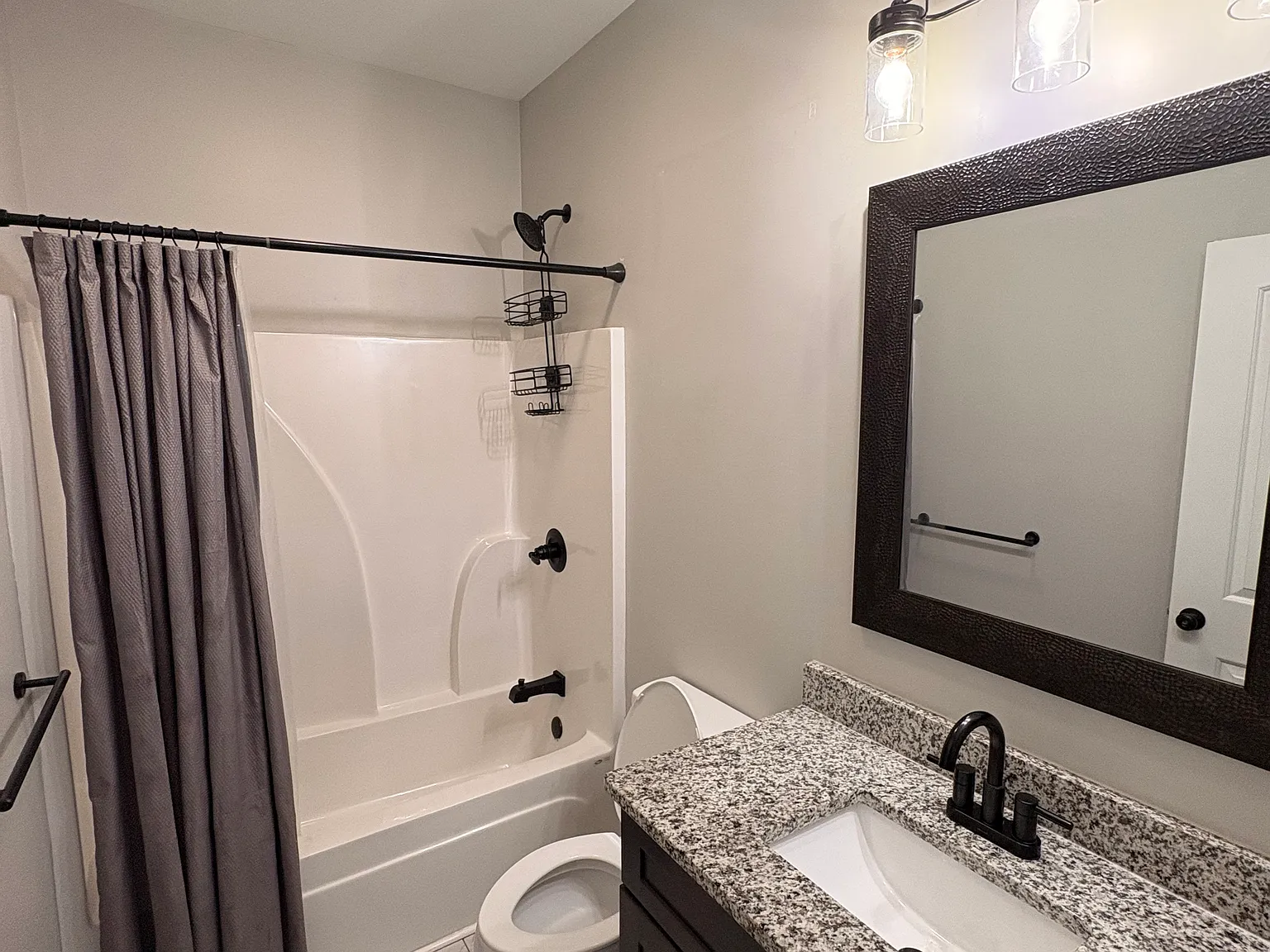 3 bed, 1300 sqft, $1,850 — Photo 4