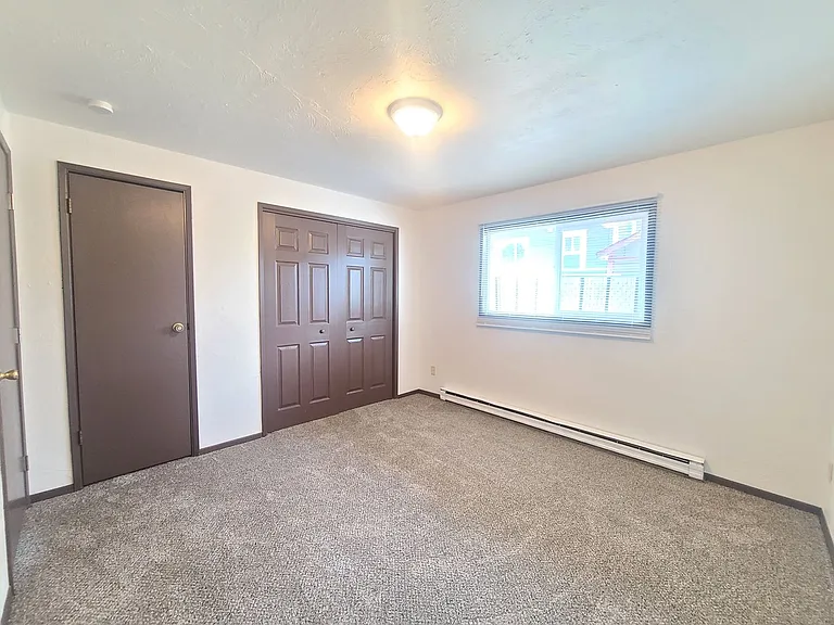 2410-2414 E Queen Ave. — Photo 10