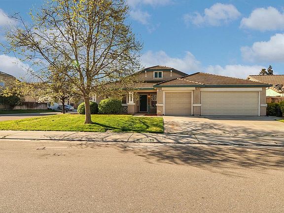 3rd image of 4981 Moorcroft Cir