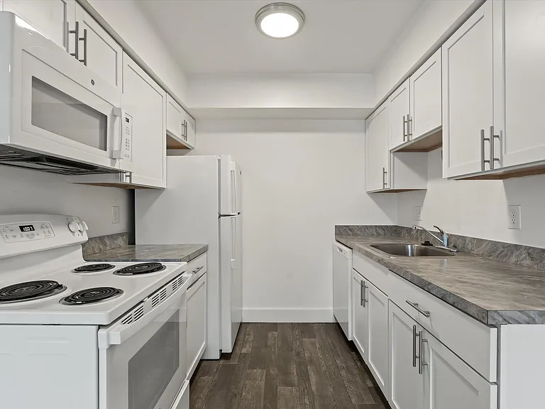 French Quarter Apartments — Photo 7