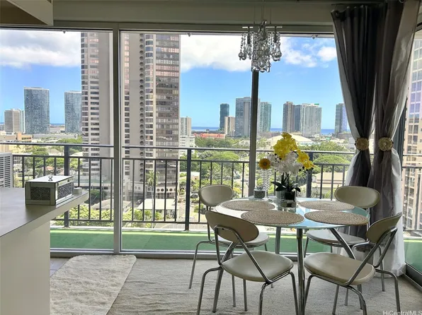 1415 Victoria St APT 811, Honolulu, HI 96822