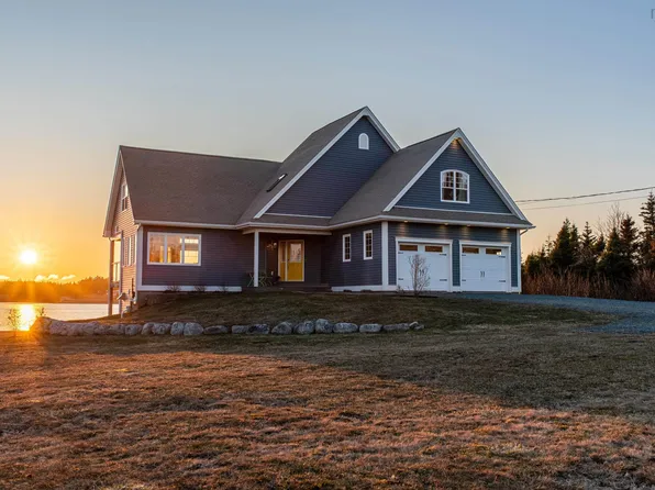 4 Emerald Dr, Halifax, NS B0J 2L0